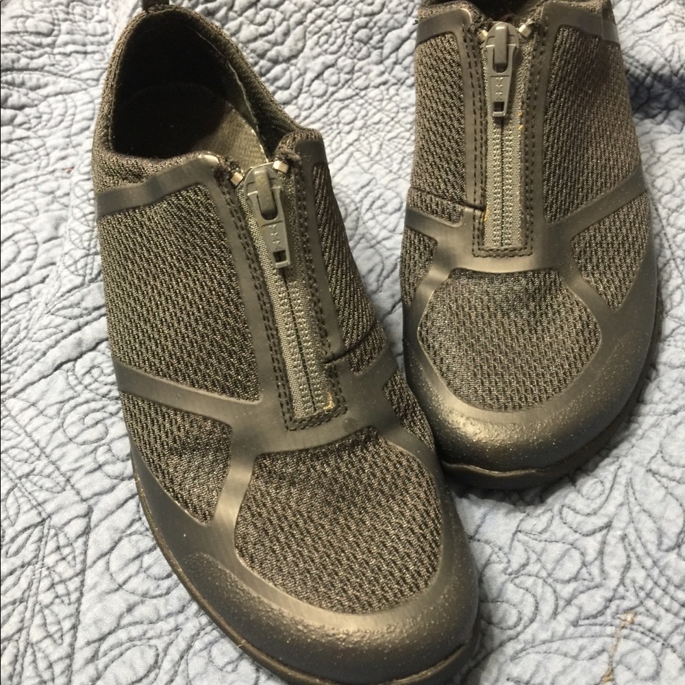 FINAL MARKDOWN! Merrell size 6‎